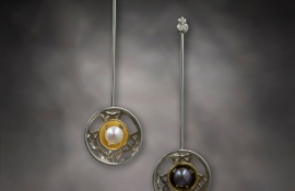 E.AR.19002 Louvre Earrings Round 01