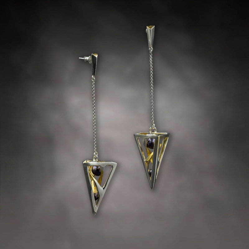 E.AR.19003 Zaha Hadid 3 Earrings 01