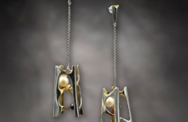 E.AR.19005 Zaha Hadid Mesa Earrings White 01
