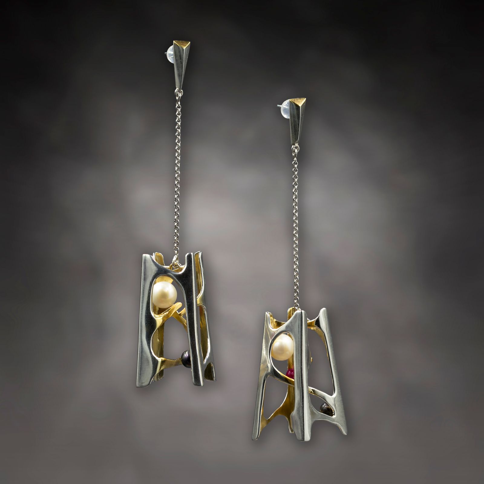 E.AR.19005 Zaha Hadid Mesa Earrings White