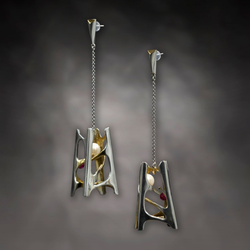 E.AR.19005 Zaha Hadid Mesa Earrings White 02