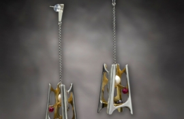 E.AR.19005 Zaha Hadid Mesa Earrings White 03