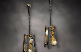 E.AR.19006 Zaha Hadid Meza Earrings Black 02