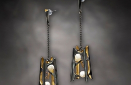 E.AR.19006 Zaha Hadid Meza Earrings Black 03