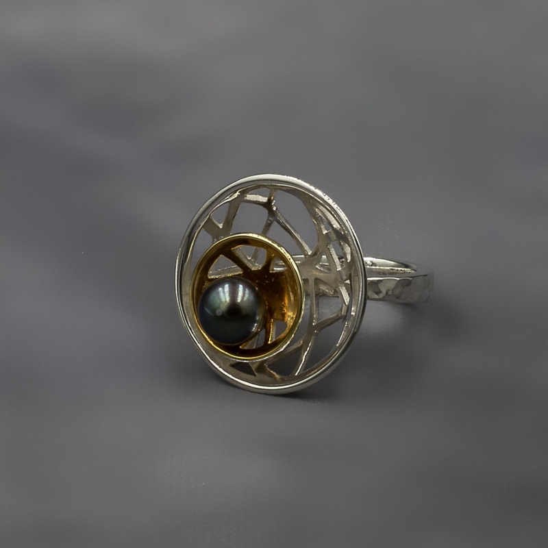 R.AR.19002 Louvre Ring Round Black Pearl IMG_3618