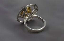 R.AR.19003 Louvre Ring Round White Pearl IMG_3630