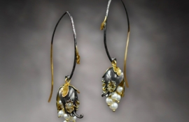 001 Snapdragon Earrings Pearl White