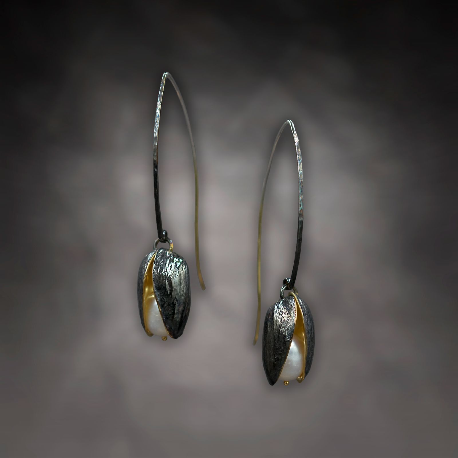 E.WN.19002_Pistachio Earrings Black