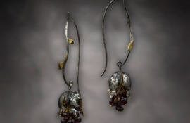 E.WN.19007_Pomegranet Earrings Black (1)