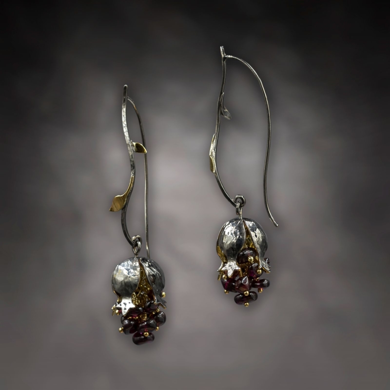 E.WN.19007_Pomegranet Earrings Black (3)