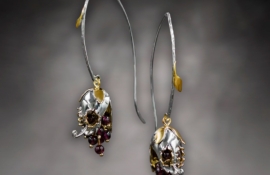 E.WN.19011_SnapDragon Earrings Garnet (1)