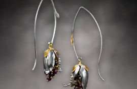 E.WN.19011_SnapDragon Earrings Garnet (2)