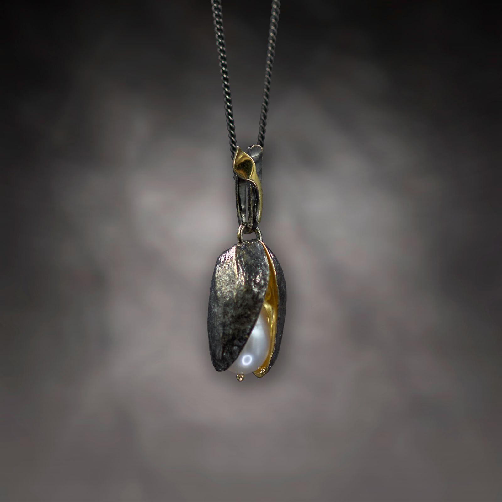 N.WN.19002_Pistachio Pendant Black
