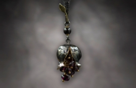N.WN.19004_Pomegranet Pendant Black (1)