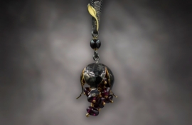 N.WN.19004_Pomegranet Pendant Black (2)