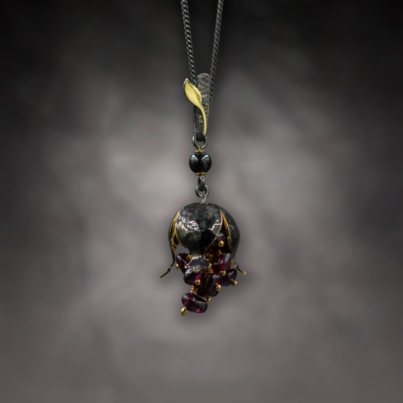N.WN.19004_Pomegranet Pendant Black (2)