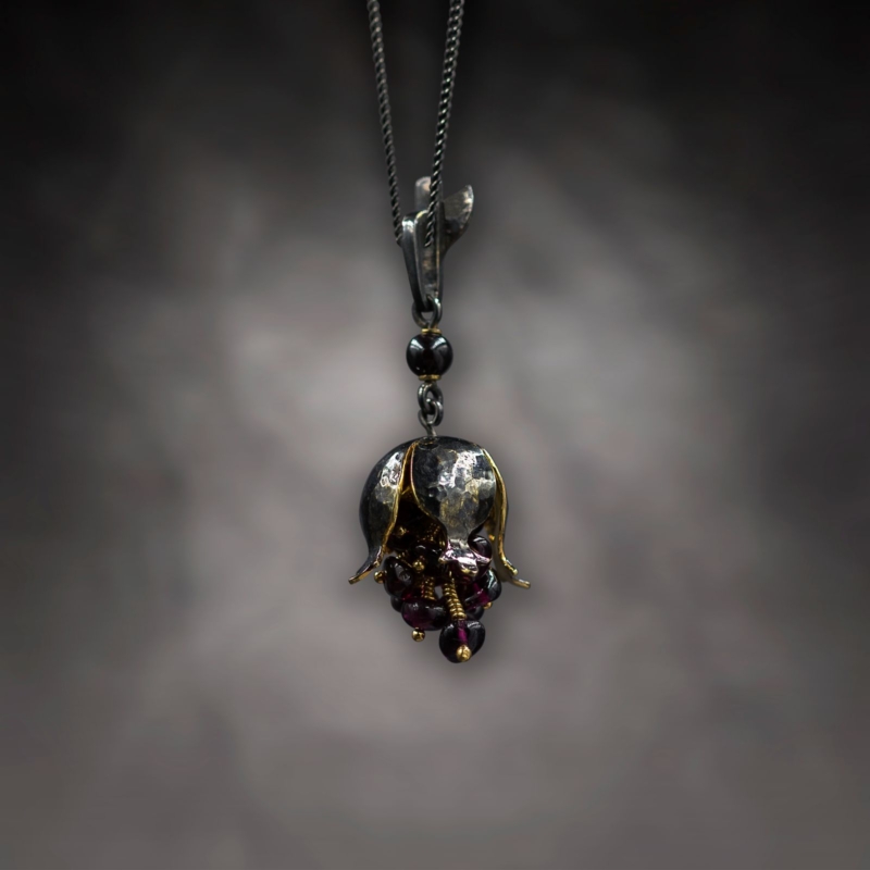 N.WN.19004_Pomegranet Pendant Black (3)